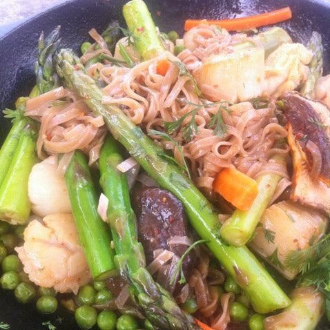 Spring Stir Fry With Asparagus, Peas and Scallop